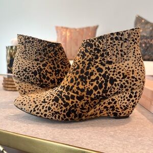 WOMENS MATISSE NUGENT LEOPARD PRINT WEDGE BOOTIE, size 6. Like new.